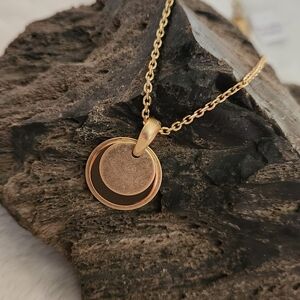 NWT Lia Sophia "Sundancer" Gold Circle Necklace